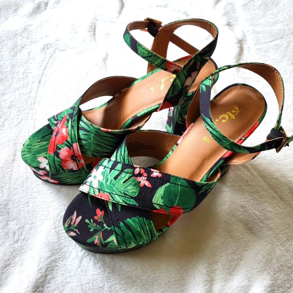 Etc! Platform heels floral print sz 8.5-9